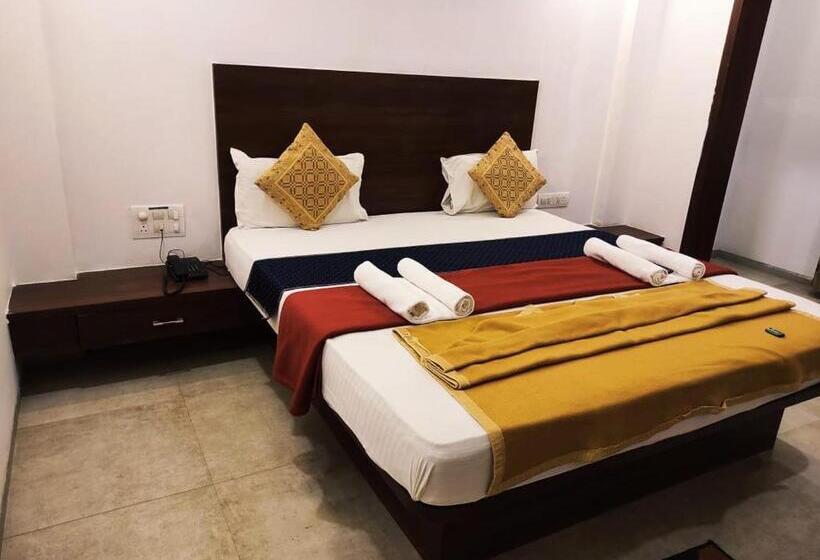 ホテル Manasi Inn