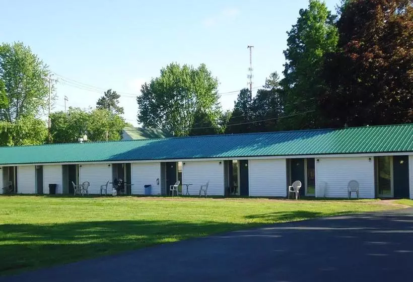 モーテル Adirondack Inn