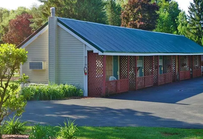 モーテル Adirondack Inn