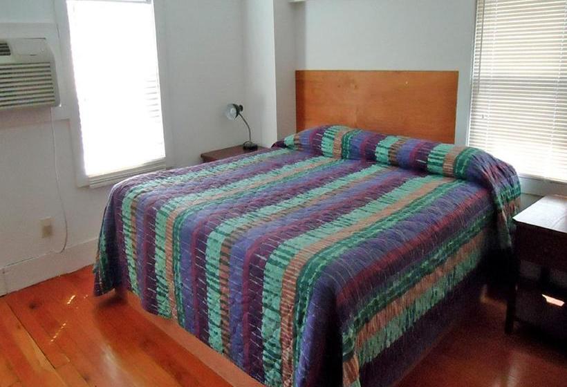 فندق على الطريق Adirondack Inn