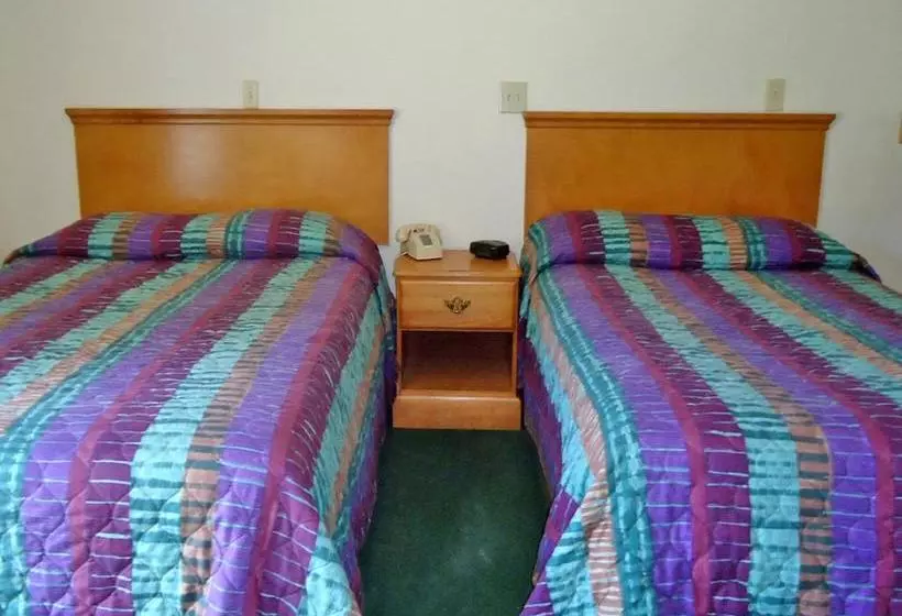 モーテル Adirondack Inn