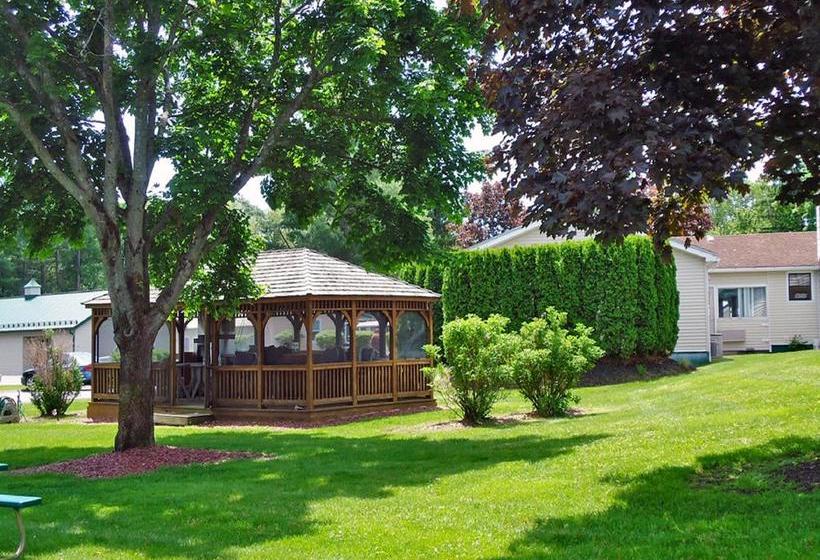 فندق على الطريق Adirondack Inn