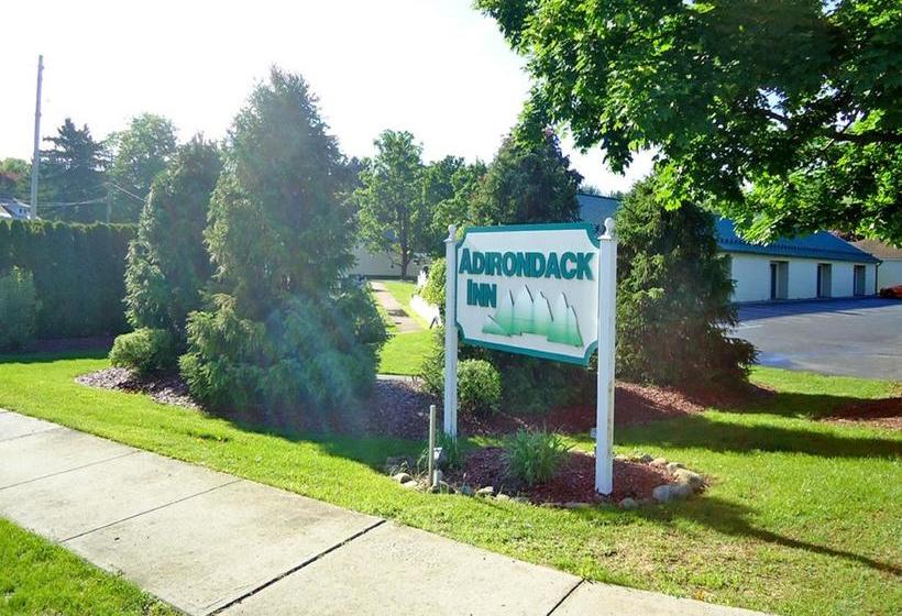 فندق على الطريق Adirondack Inn