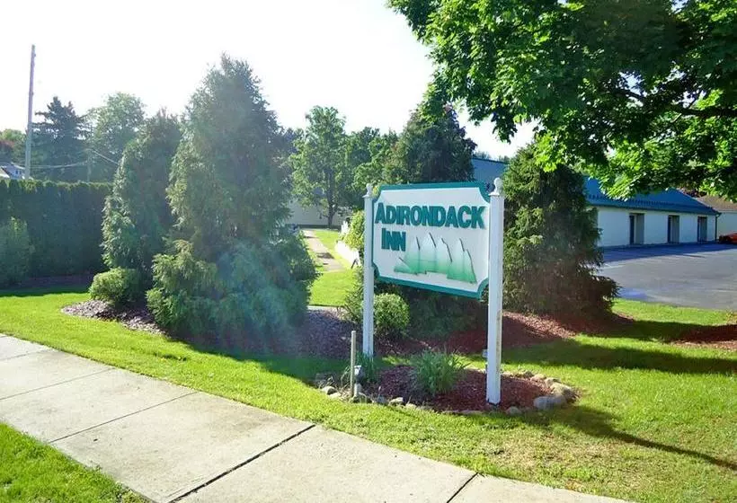 モーテル Adirondack Inn