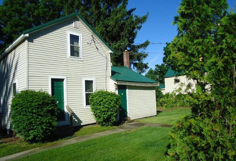 فندق على الطريق Adirondack Inn