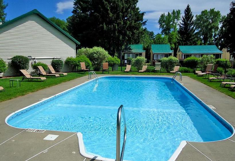 فندق على الطريق Adirondack Inn