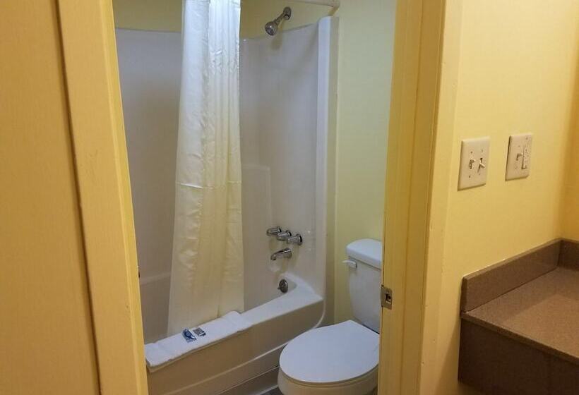 فندق على الطريق Budget Inn Tarboro