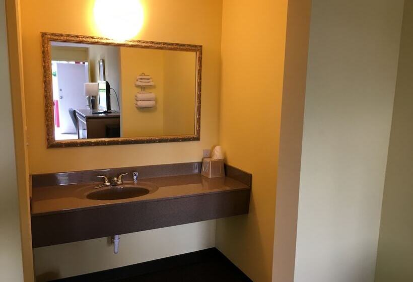 فندق على الطريق Budget Inn Tarboro