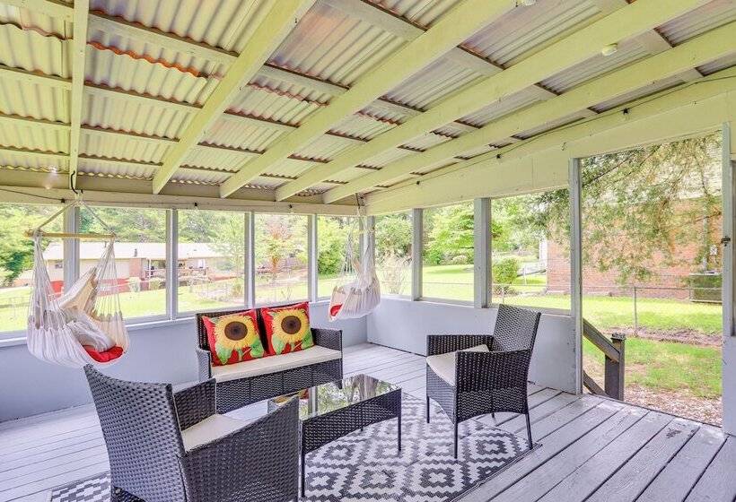 18 Mi To Dtwn Atlanta: Pet Friendly Home W/ Yard!