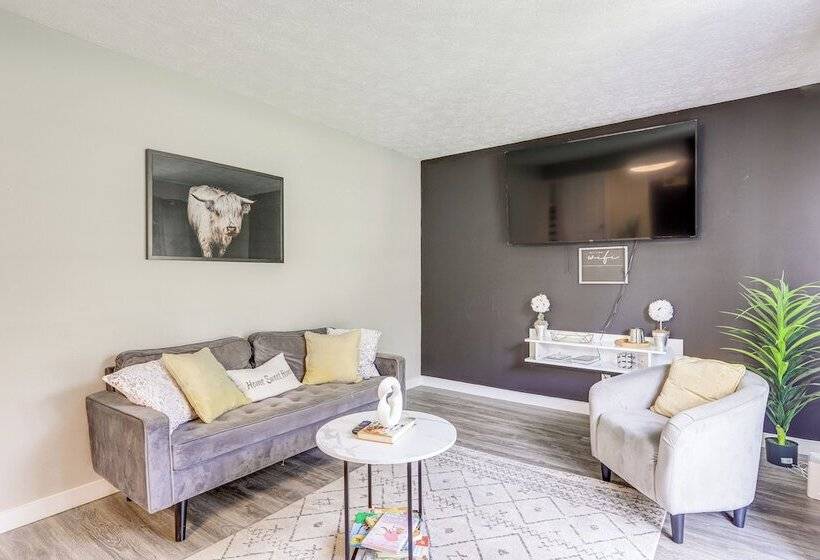 18 Mi To Dtwn Atlanta: Pet Friendly Home W/ Yard!