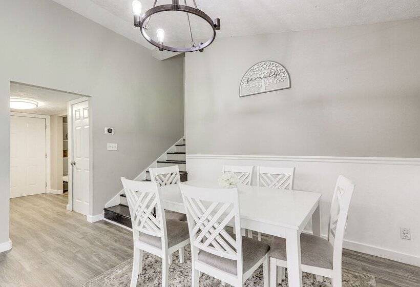 18 Mi To Dtwn Atlanta: Pet Friendly Home W/ Yard!