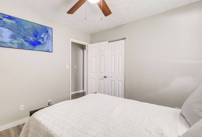 18 Mi To Dtwn Atlanta: Pet Friendly Home W/ Yard!