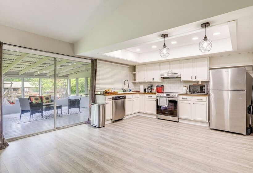 18 Mi To Dtwn Atlanta: Pet Friendly Home W/ Yard!