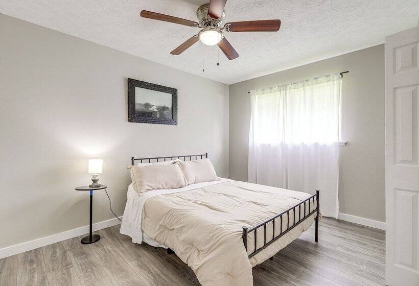 18 Mi To Dtwn Atlanta: Pet Friendly Home W/ Yard!