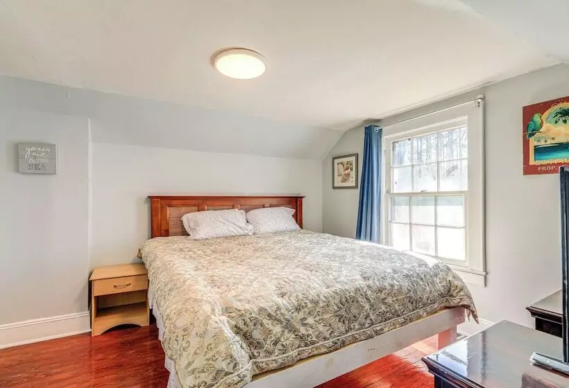 Cozy Cottage W/ Deck, 9 Mi To Downtown Beaufort!