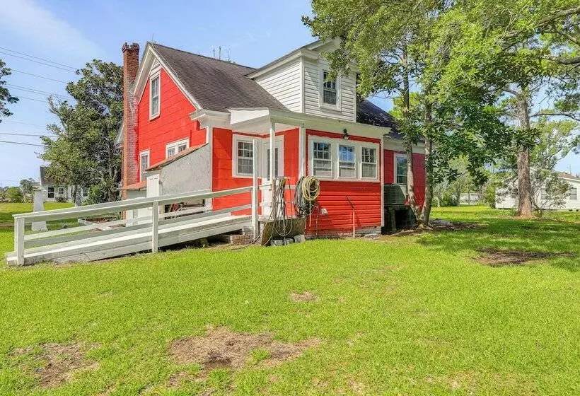 Cozy Cottage W/ Deck, 9 Mi To Downtown Beaufort!