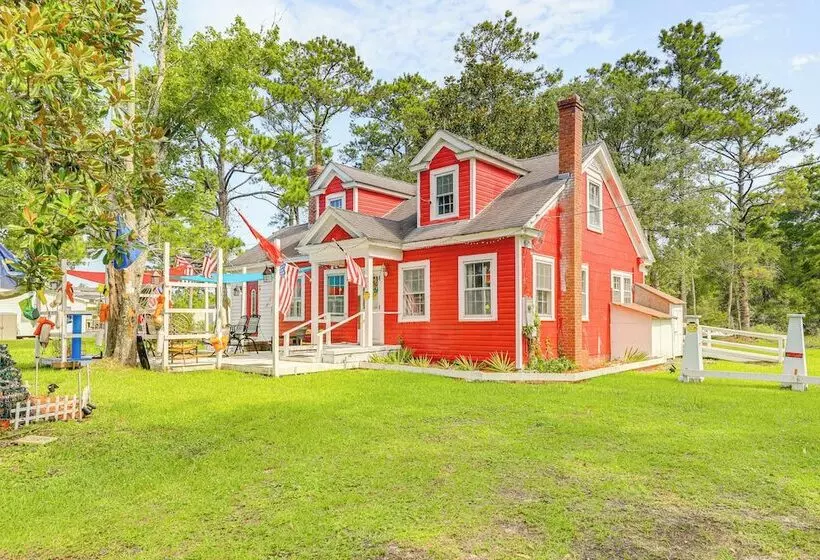 Cozy Cottage W/ Deck, 9 Mi To Downtown Beaufort!