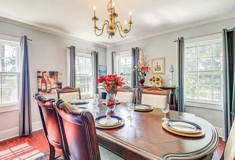 Cozy Cottage W/ Deck, 9 Mi To Downtown Beaufort!