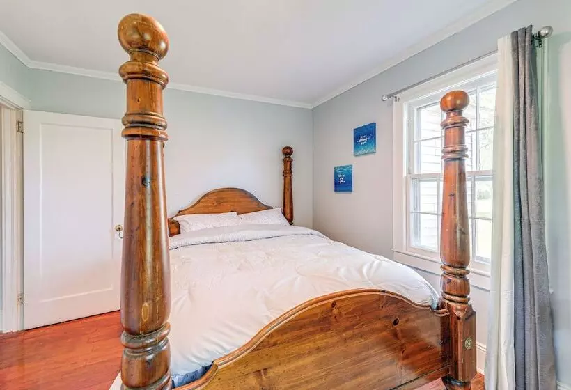 Cozy Cottage W/ Deck, 9 Mi To Downtown Beaufort!