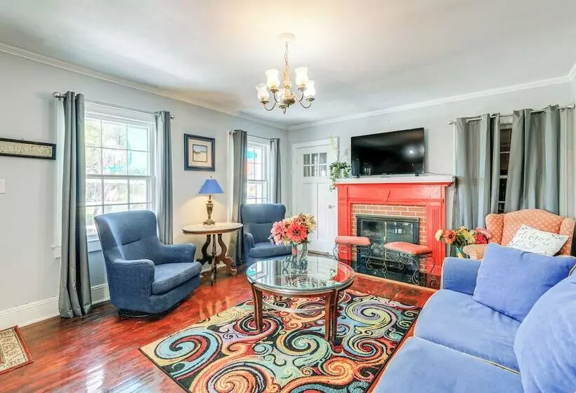 Cozy Cottage W/ Deck, 9 Mi To Downtown Beaufort!