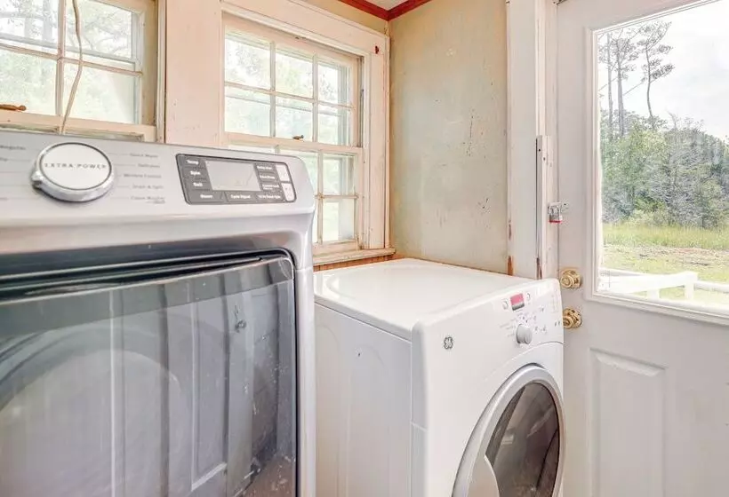 Cozy Cottage W/ Deck, 9 Mi To Downtown Beaufort!