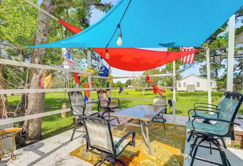 Cozy Cottage W/ Deck, 9 Mi To Downtown Beaufort!