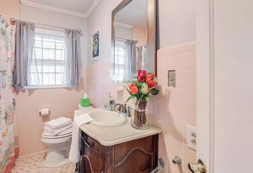 Cozy Cottage W/ Deck, 9 Mi To Downtown Beaufort!