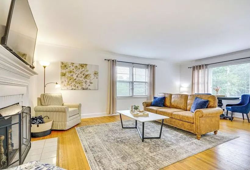 Dogwood Cottage  W/ Fireplace: 1 Mi To University