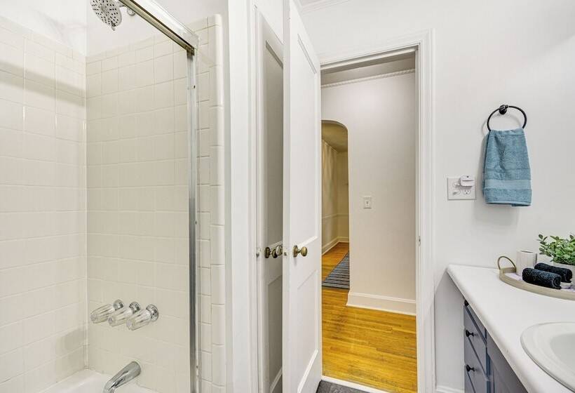 Dogwood Cottage W/ Fireplace: 1 Mi To University