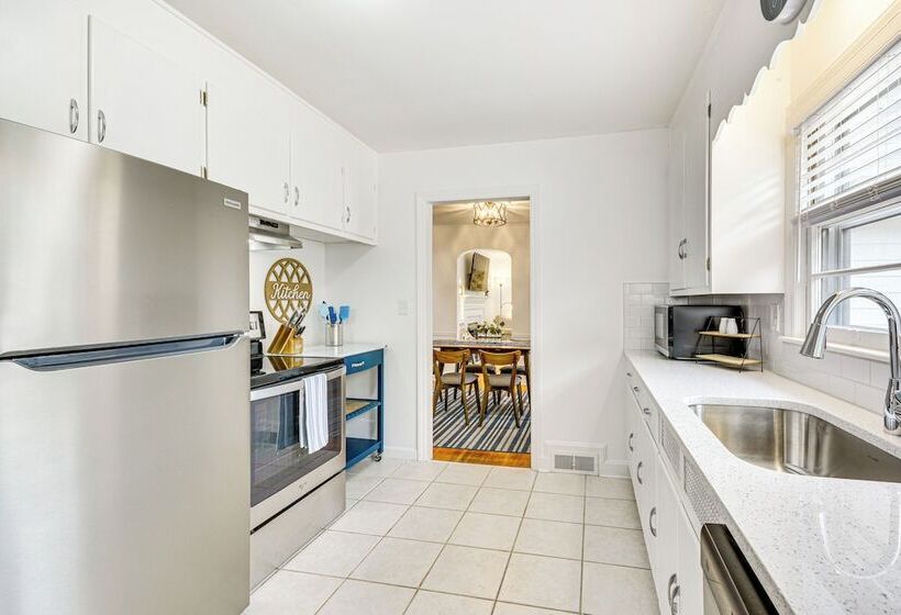 Dogwood Cottage W/ Fireplace: 1 Mi To University