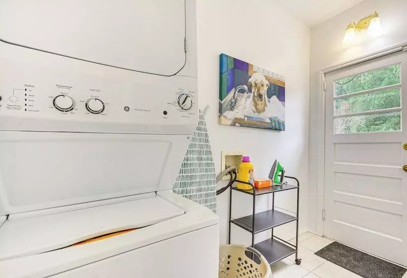 Dogwood Cottage  W/ Fireplace: 1 Mi To University