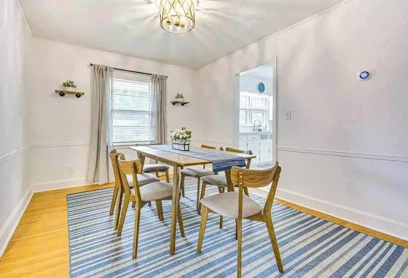 Dogwood Cottage  W/ Fireplace: 1 Mi To University