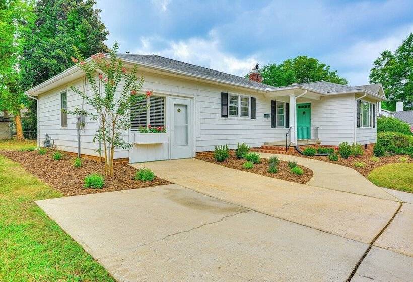 Dogwood Cottage W/ Fireplace: 1 Mi To University