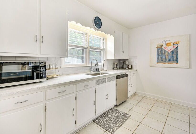 Dogwood Cottage W/ Fireplace: 1 Mi To University