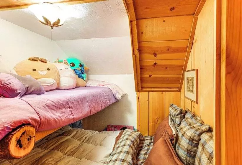 Green Valley Lake Cabin Near Lake: Boat + Ski!