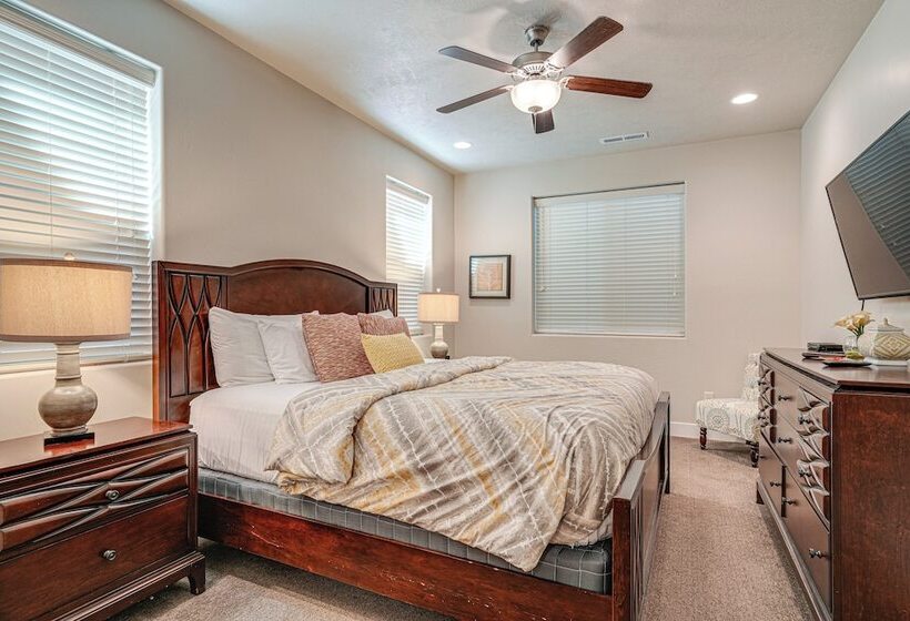 Paradise Village Oasis W/ Lazy River & Hot Tubs!