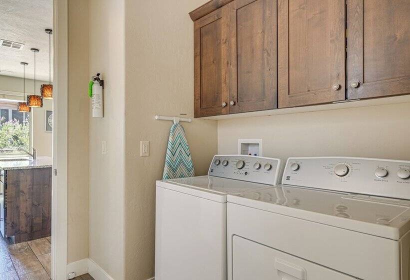 Paradise Village Oasis W/ Lazy River & Hot Tubs!