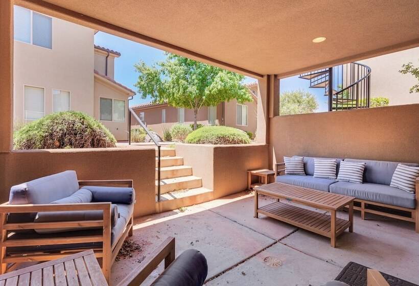 Paradise Village Oasis W/ Lazy River & Hot Tubs!