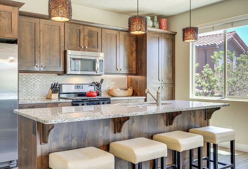 Paradise Village Oasis W/ Lazy River & Hot Tubs!