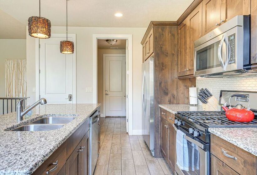 Paradise Village Oasis W/ Lazy River & Hot Tubs!