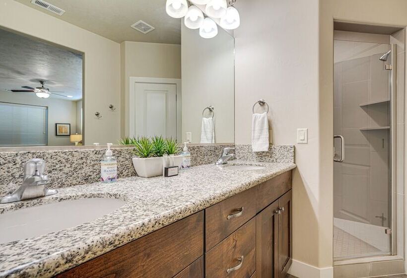 Paradise Village Oasis W/ Lazy River & Hot Tubs!