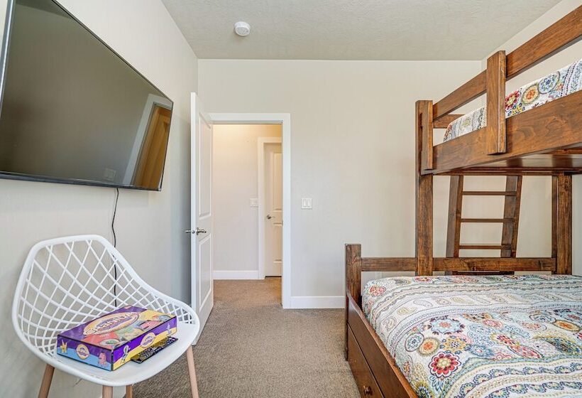 Paradise Village Oasis W/ Lazy River & Hot Tubs!