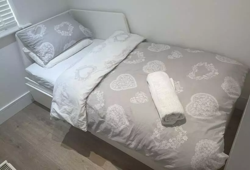 Residenssi Cozy London House With 3 Bedrooms