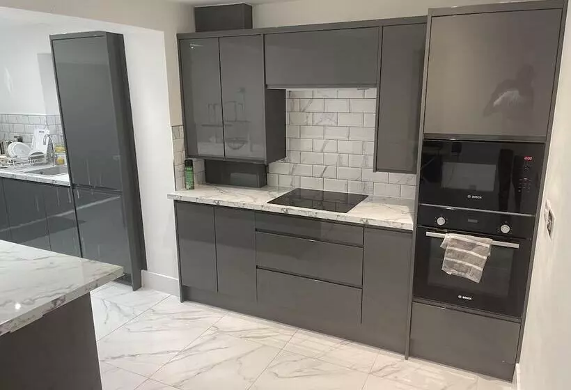 Residenssi Cozy London House With 3 Bedrooms