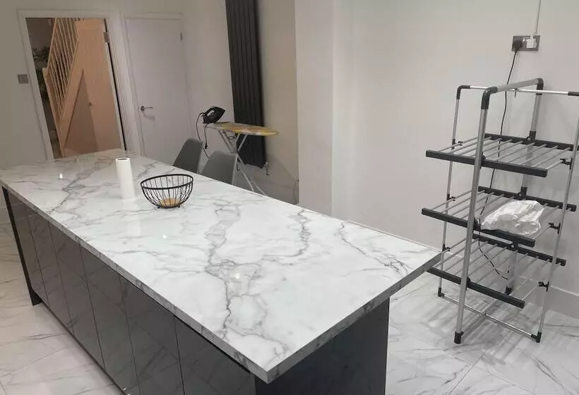 Residenssi Cozy London House With 3 Bedrooms