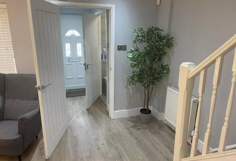 Residenssi Cozy London House With 3 Bedrooms