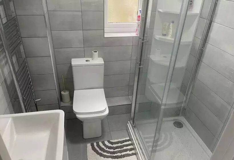 Residenssi Cozy London House With 3 Bedrooms