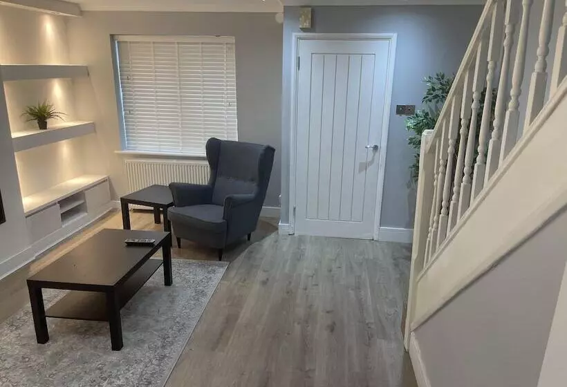 Residenssi Cozy London House With 3 Bedrooms