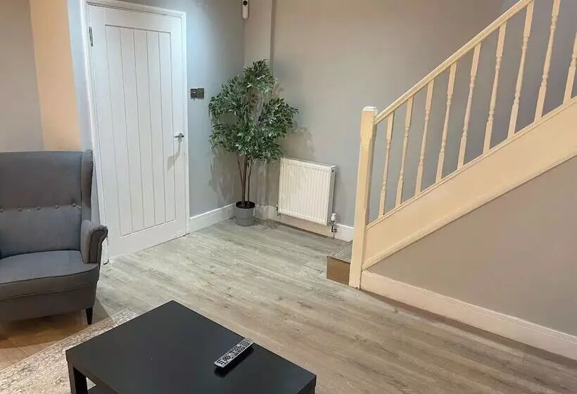 Residenssi Cozy London House With 3 Bedrooms