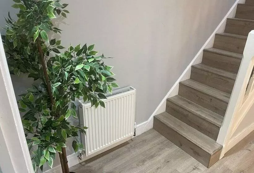 Residenssi Cozy London House With 3 Bedrooms